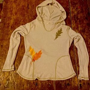 Natural reflections, size m, waffle sweatshirt, two pockets & leaf embroidery